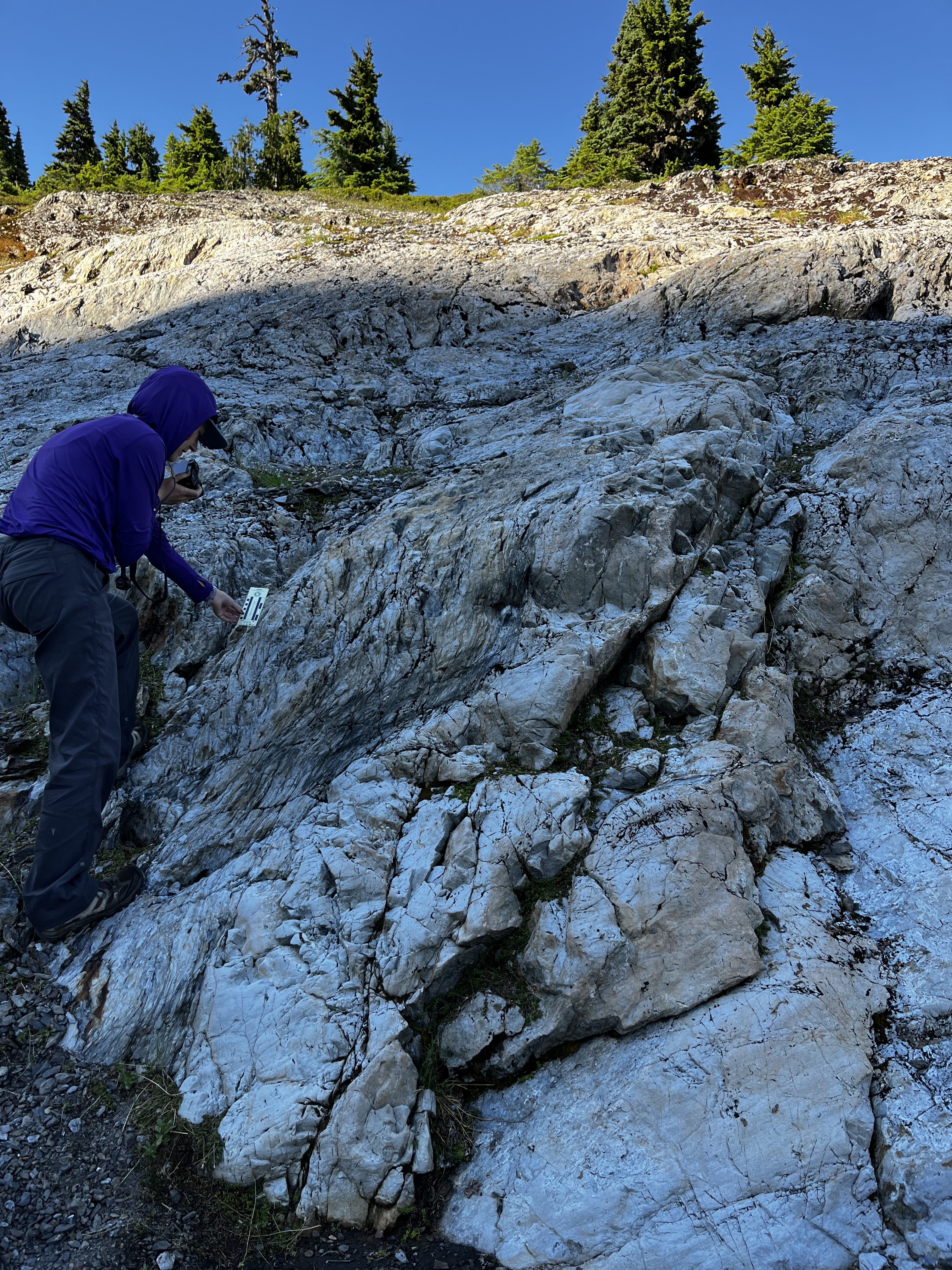 Photographing a deformation banded sandstone, Lake of the Gods.